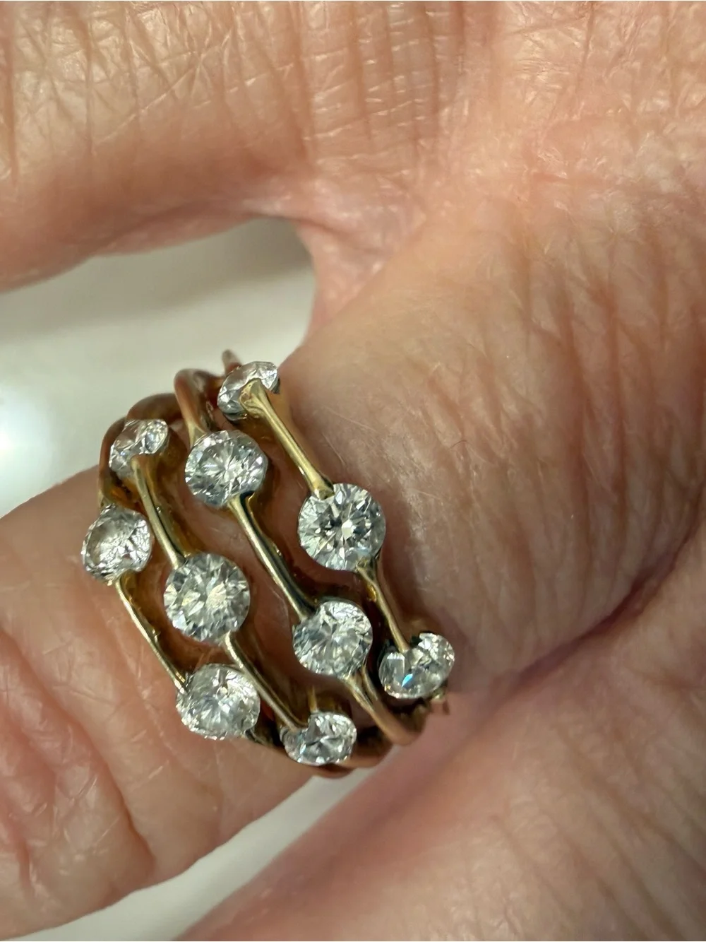 14k Gold  Women's Ring size 6  Round diamonds